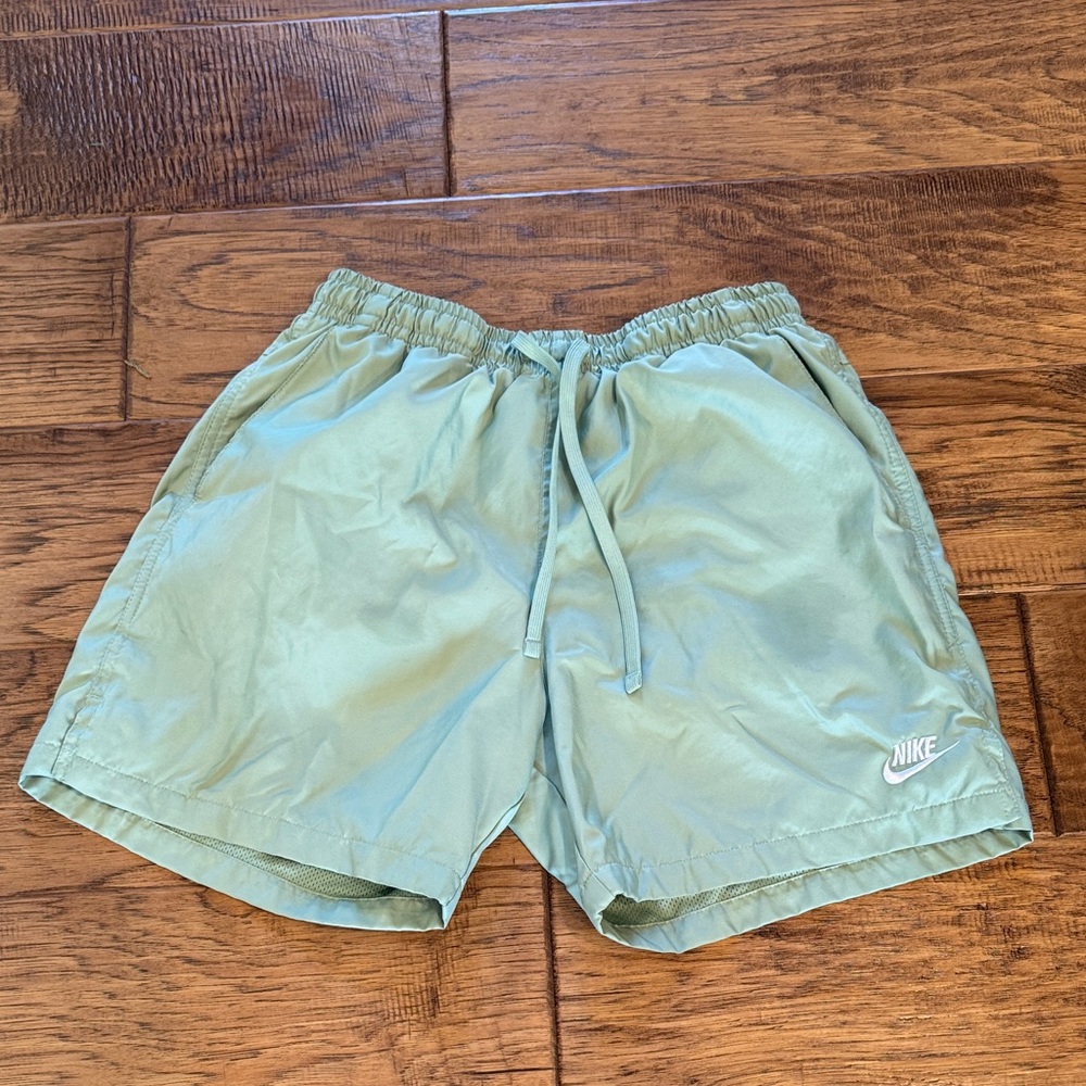 Men’s Nike lined shorts